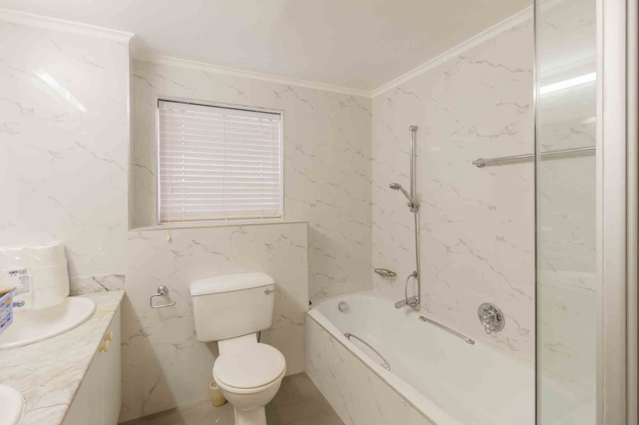 2 Bedroom Property for Sale in Sea Point Western Cape